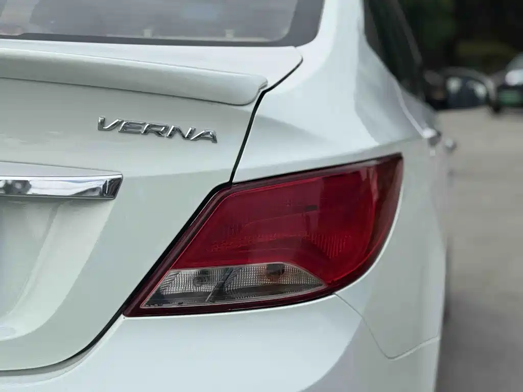 Accent 1.4 L Auto Leading GLX