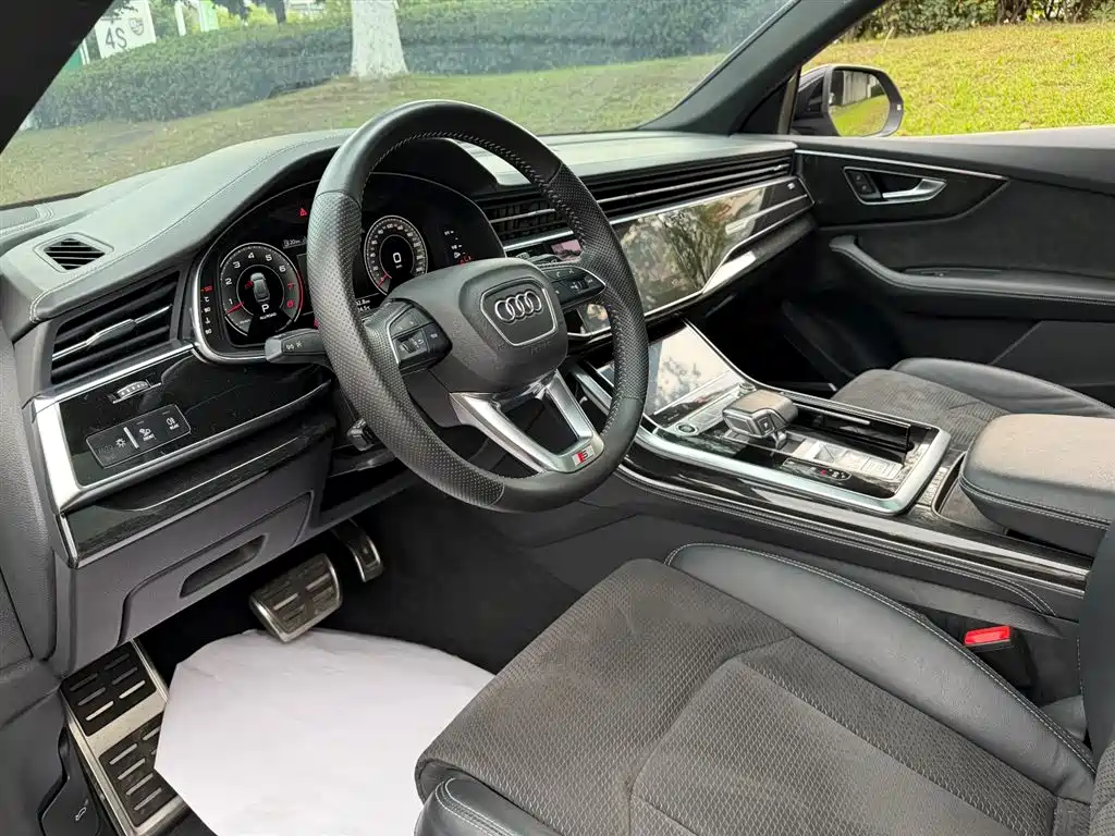 Audi Q8 55 TFSI Select Dynamic