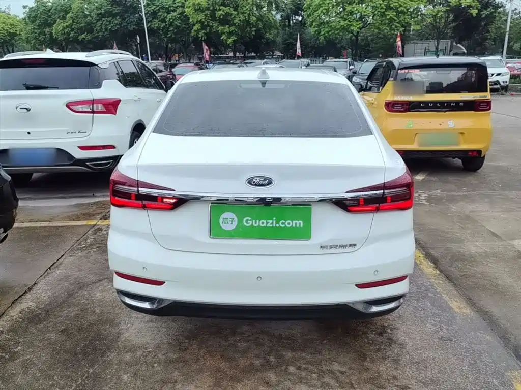 Escort 1.5 L Auto Diamond