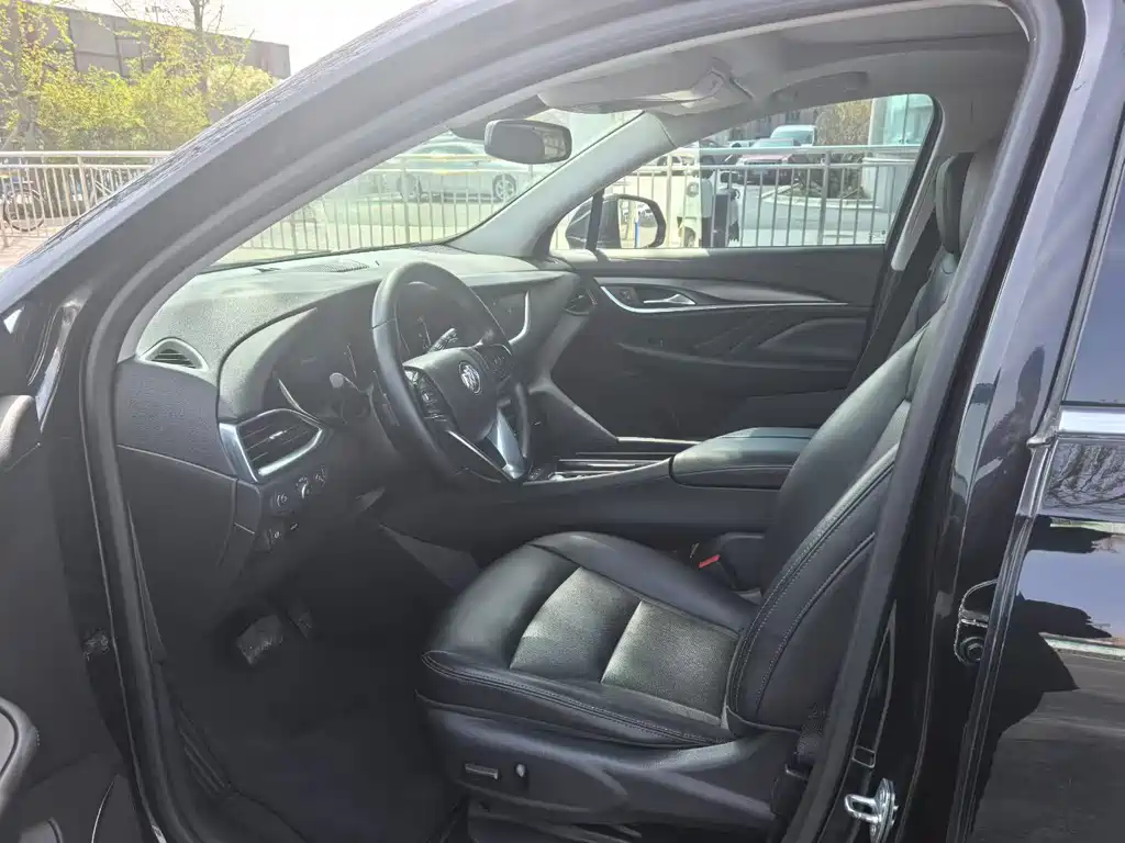 Enclave 652 T 2 WD Distinguished 7-seat