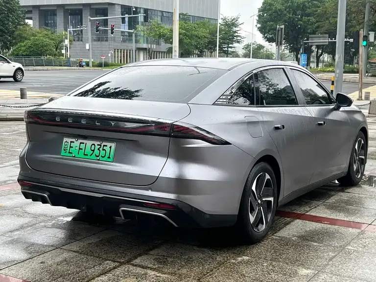 Geely Galaxy L6 银河L6 2024款 125 km 行政版