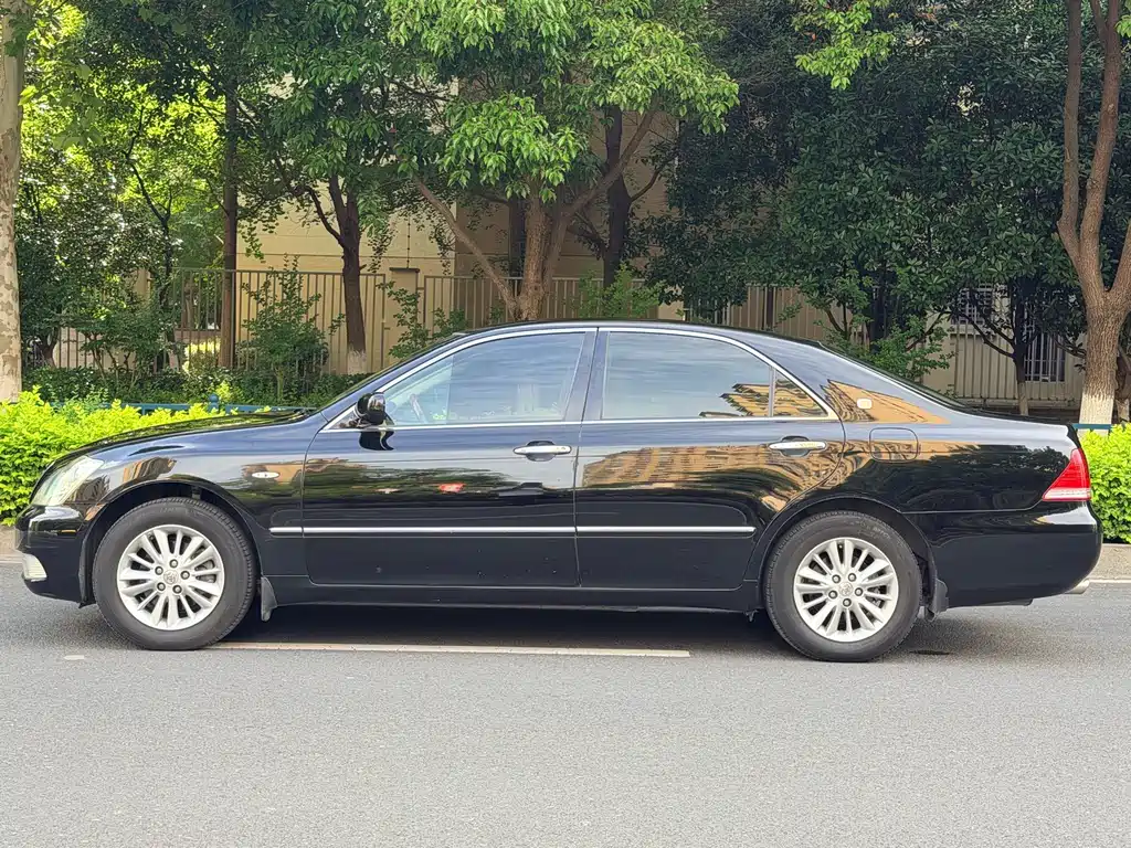 Crown 2.5 L Royal