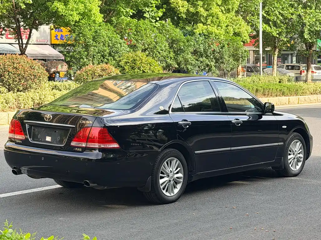 Crown 2.5 L Royal