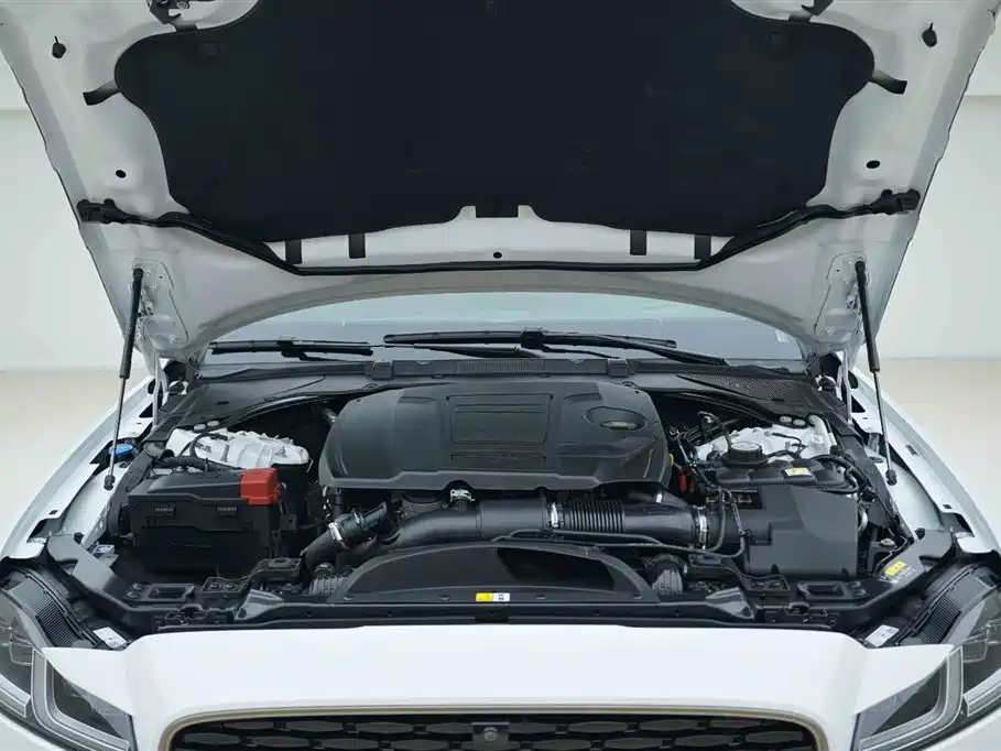 Jaguar XFL 2.0 T P300 4 WD Flagship Sport Gilt