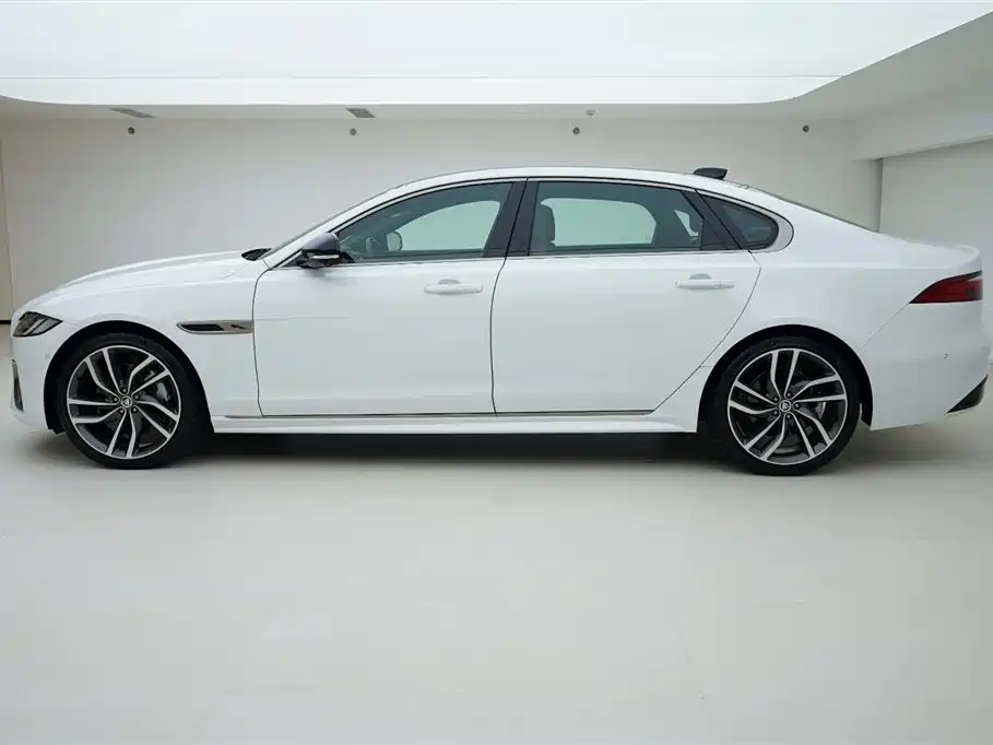 Jaguar XFL 2.0 T P300 4 WD Flagship Sport Gilt