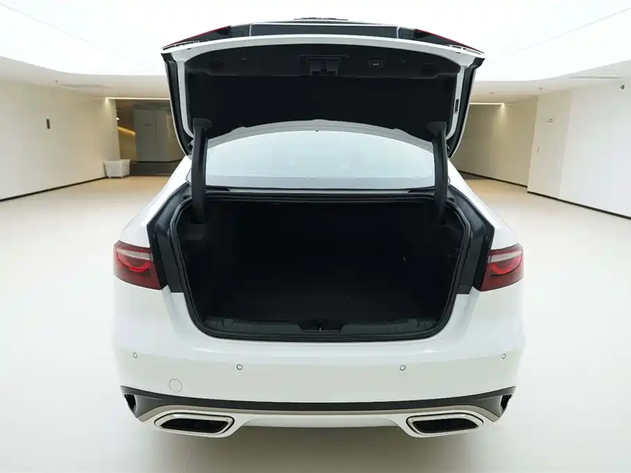 Jaguar XFL 2.0 T P300 4 WD Flagship Sport Gilt