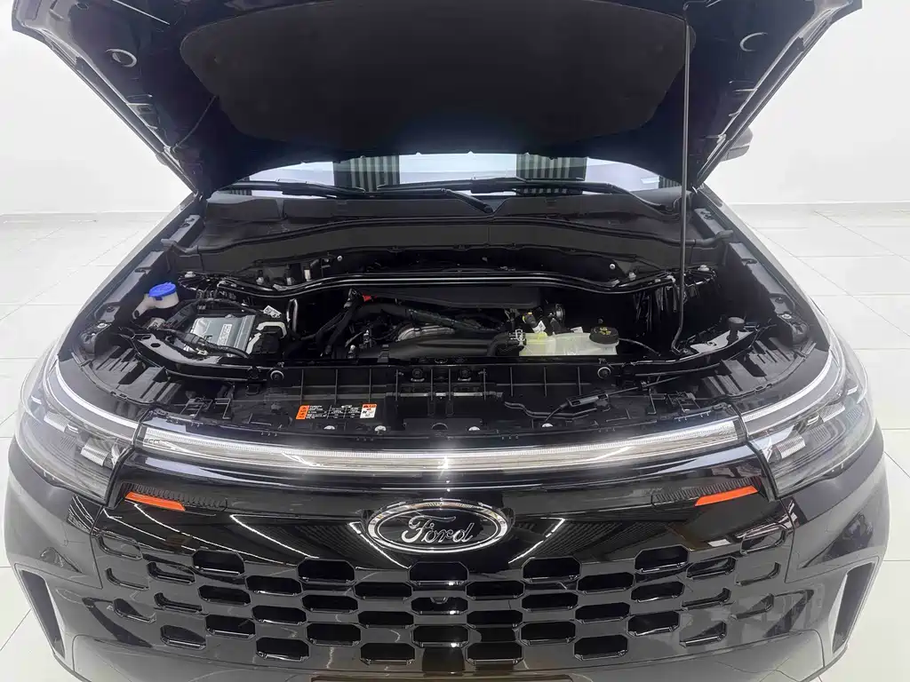 Explorer 探险者 2025款 2.3 T EcoBoost 昆仑穿越版 5座