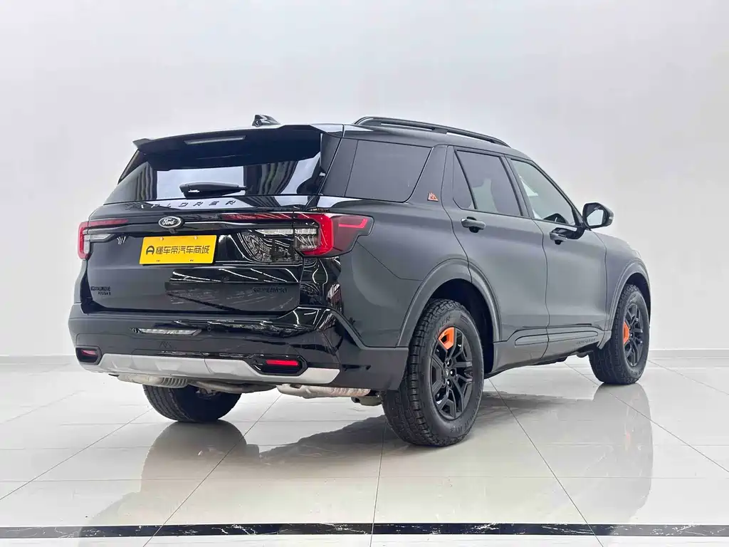 Explorer 探险者 2025款 2.3 T EcoBoost 昆仑穿越版 5座