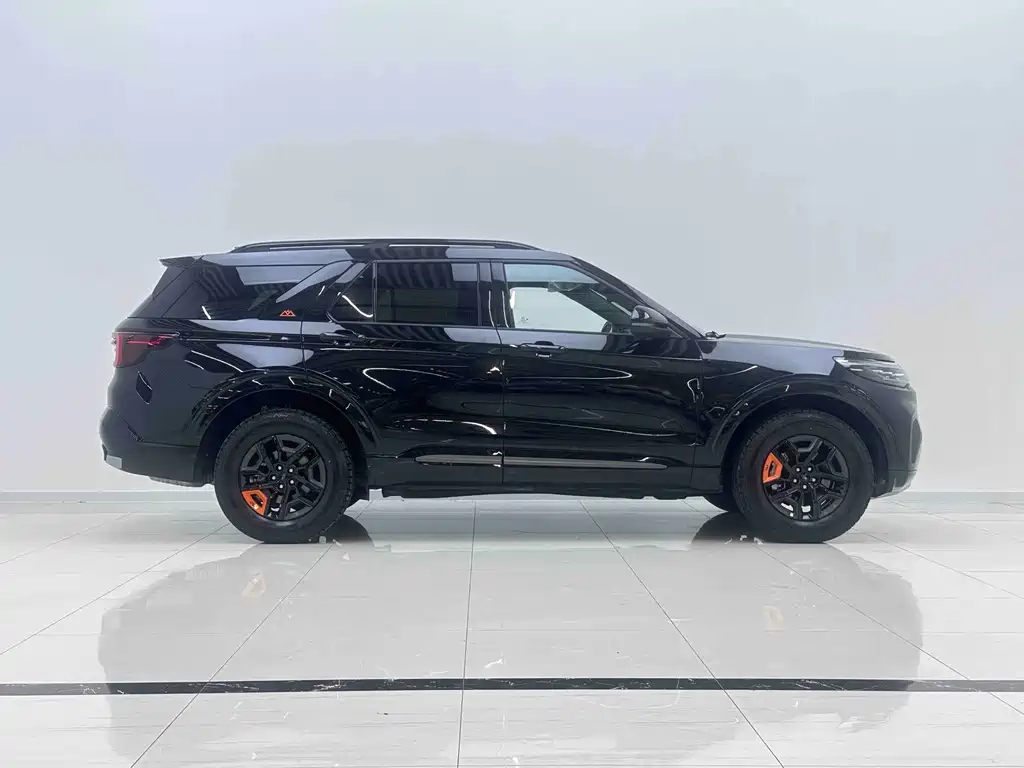 Explorer 探险者 2025款 2.3 T EcoBoost 昆仑穿越版 5座