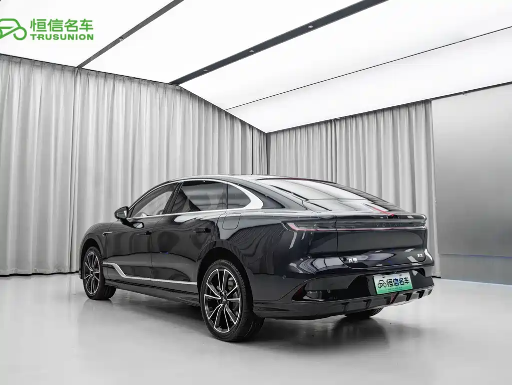 Voyah Zhuiguang PHEV 4 WD Ultra Long Range Flagship