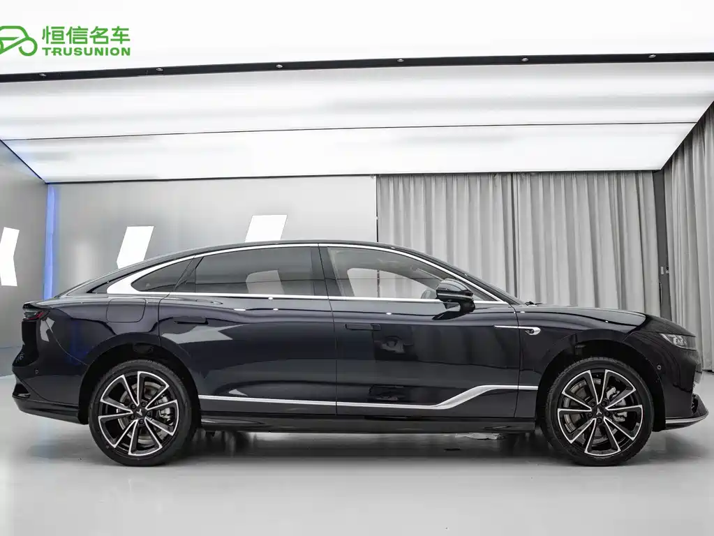 Voyah Zhuiguang PHEV 4 WD Ultra Long Range Flagship