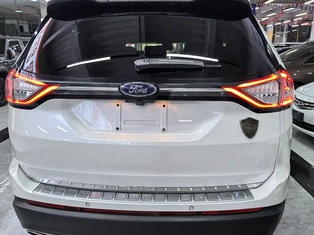Edge EcoBoost 245 2 WD Grand Sharp 7-seat
