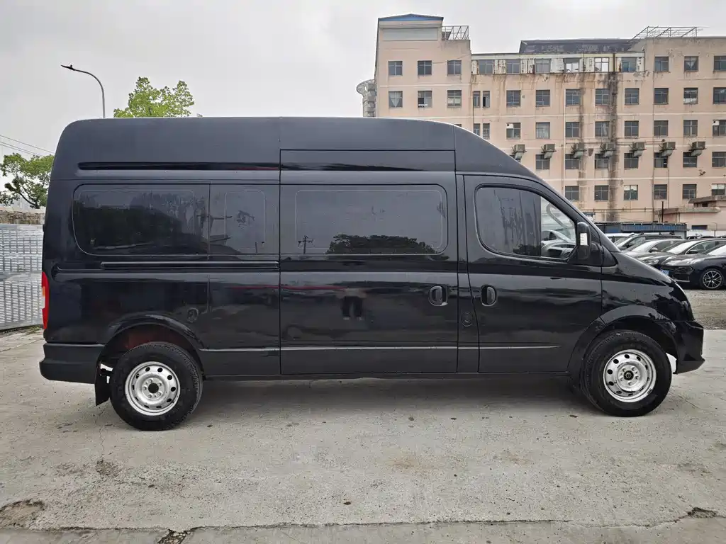 Xintu V80 新途V80 2019款 2.0 T Plus AMT傲运通长轴中顶7座