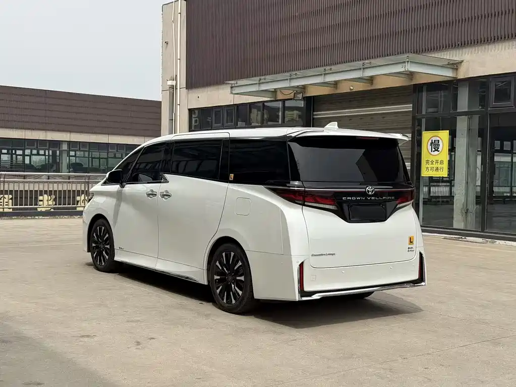 Vellfire Crown Dual Engine 2.5 L Supreme Executive