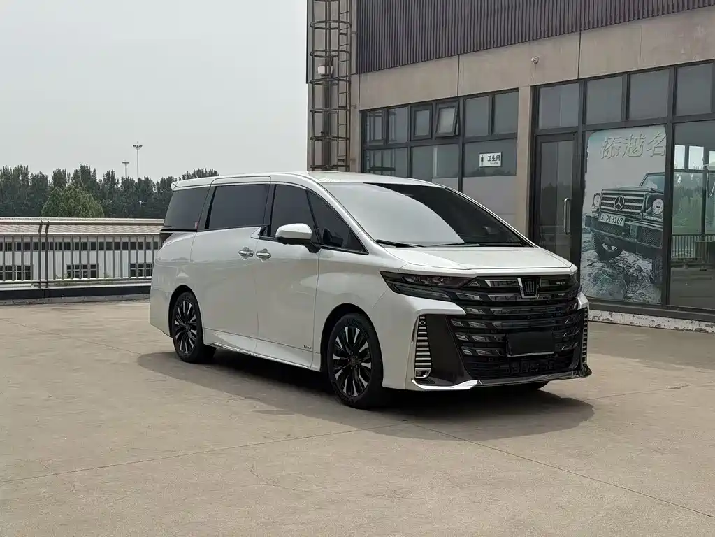 Vellfire Crown Dual Engine 2.5 L Supreme Executive