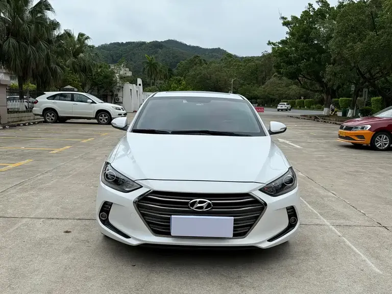 Hyundai Elantra 1.6 L Auto Smart Dazzle · Elite