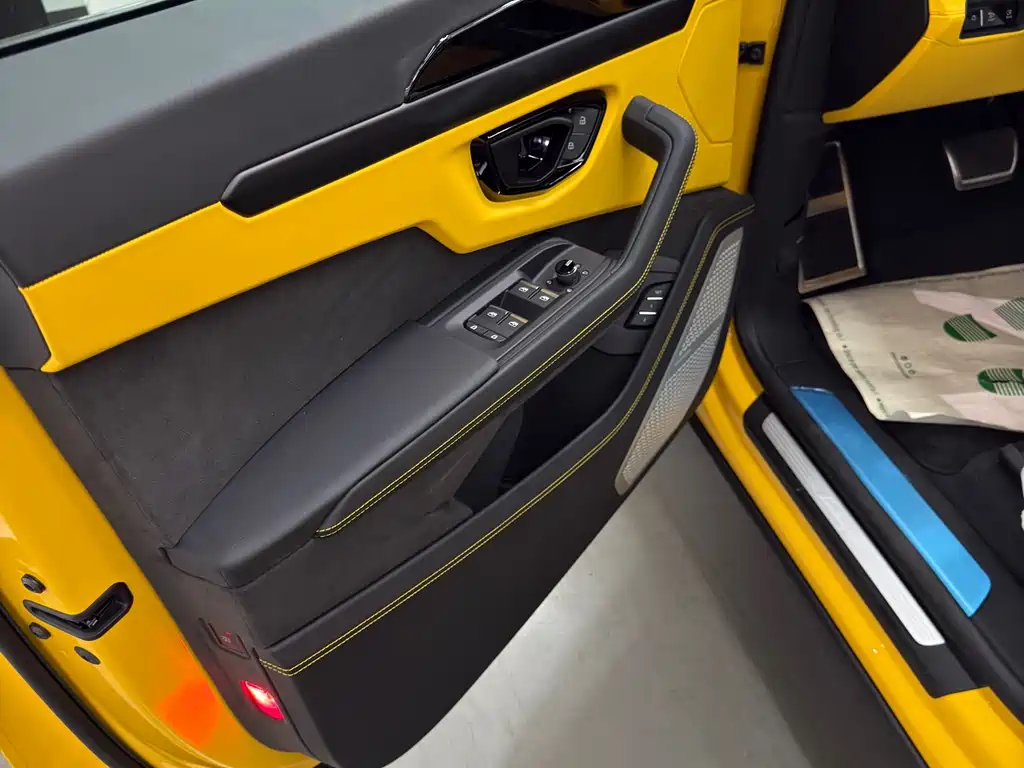 Urus SE 4.0 T Standard