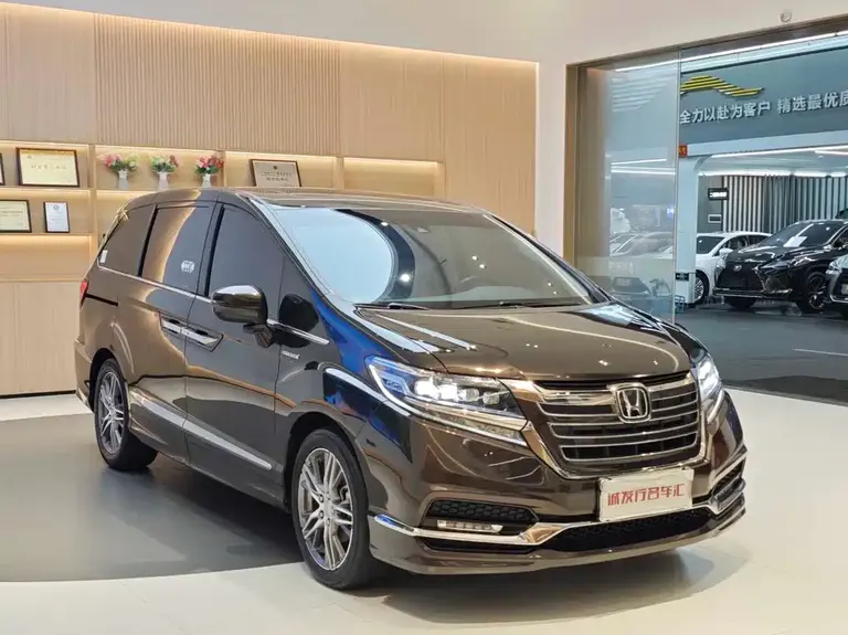 Honda Elysion 2.0 L Hybrid Luxury