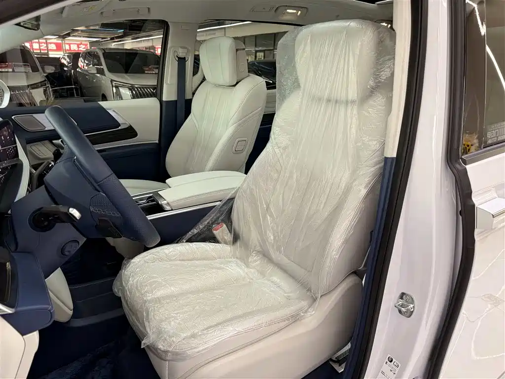 Century 2.0 T 7-seat Heritage