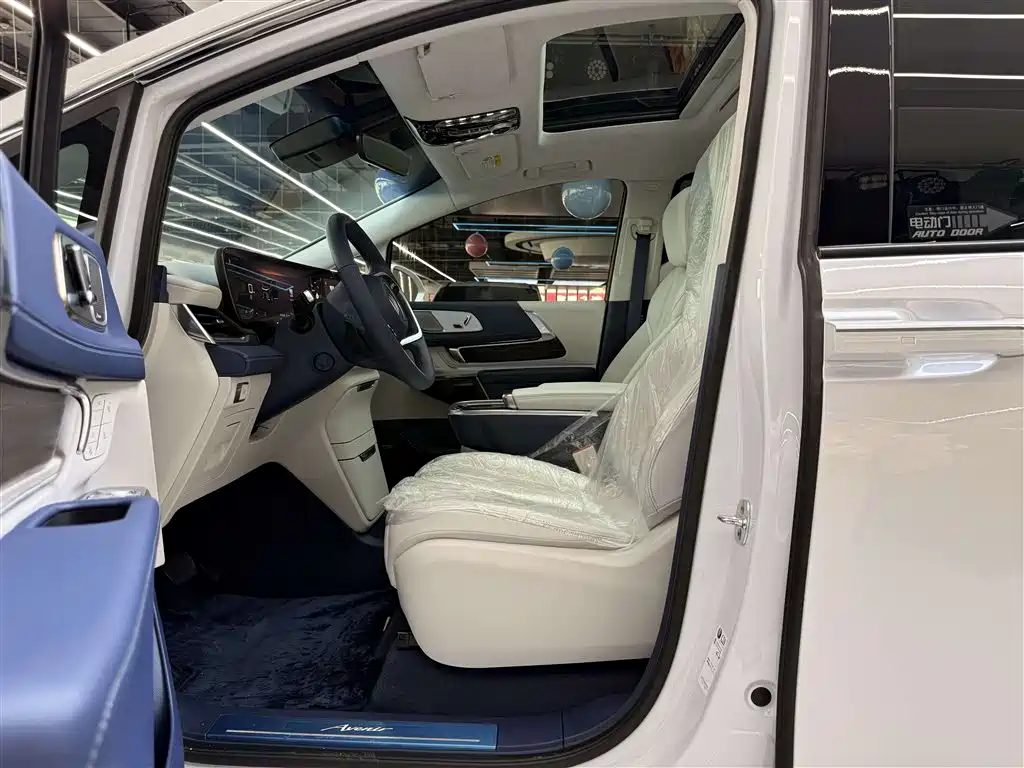 Century 2.0 T 7-seat Heritage