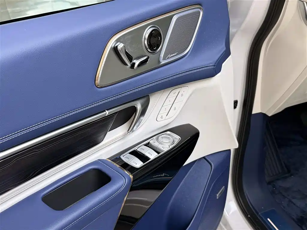 Century 2.0 T 7-seat Heritage