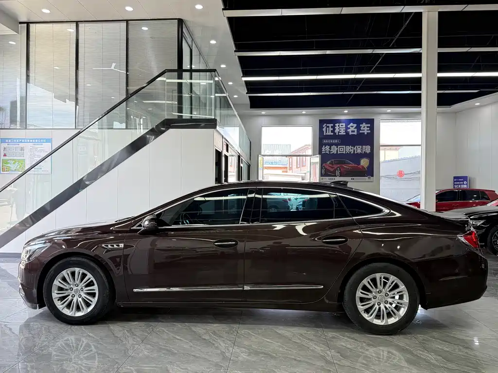 LaCrosse 20 T Luxury