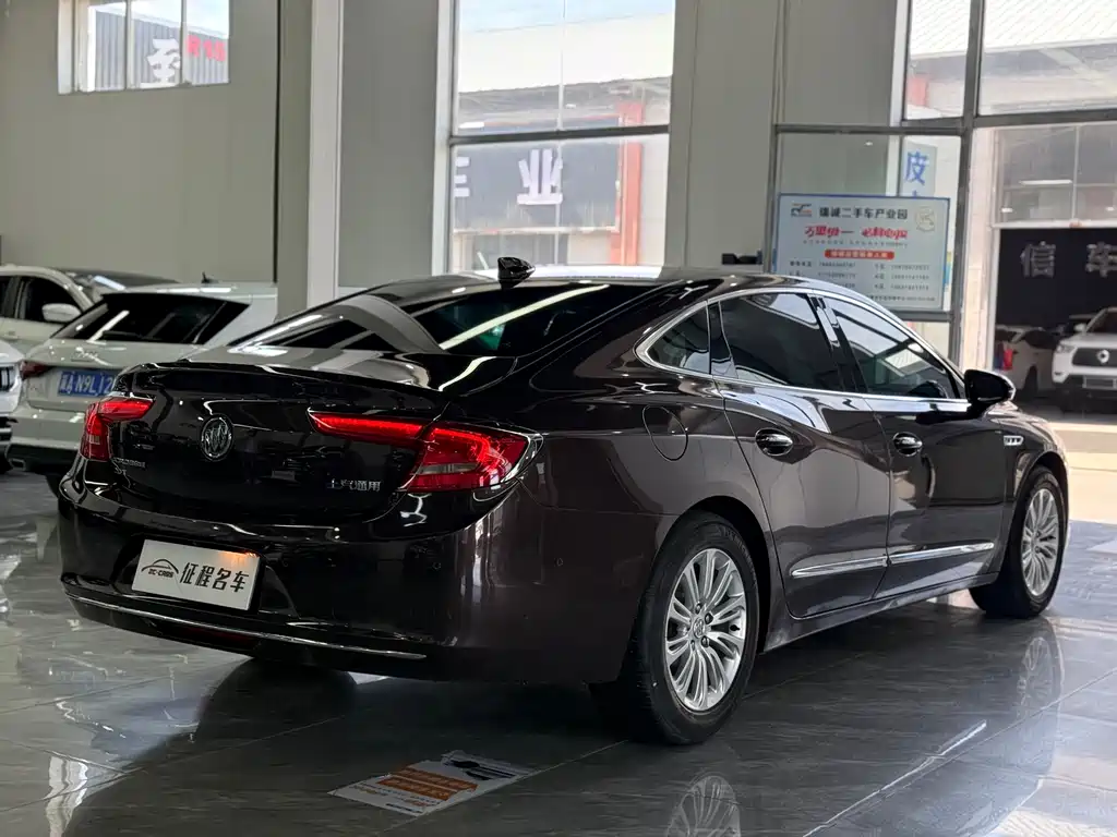 LaCrosse 20 T Luxury