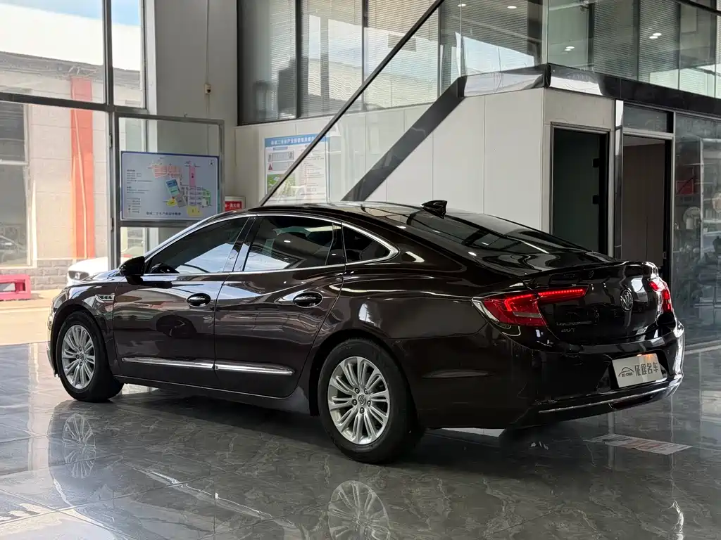 LaCrosse 20 T Luxury