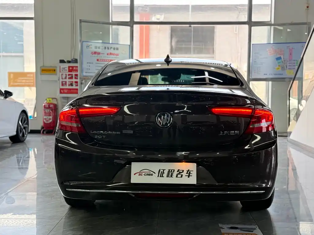 LaCrosse 20 T Luxury