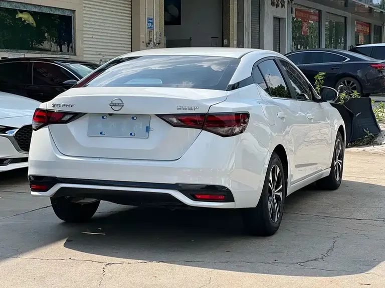 Nissan Sylphy Facelift 1.6 L CVT Smart Drive