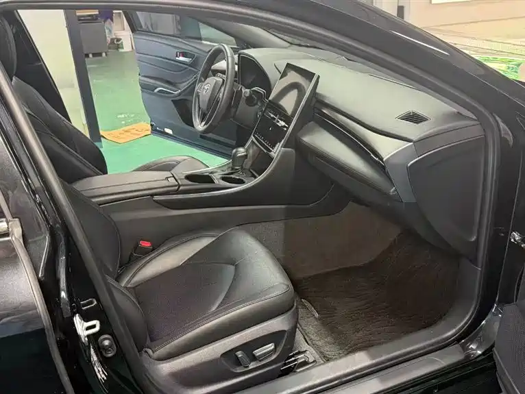 Avalon 2.5 L Luxury