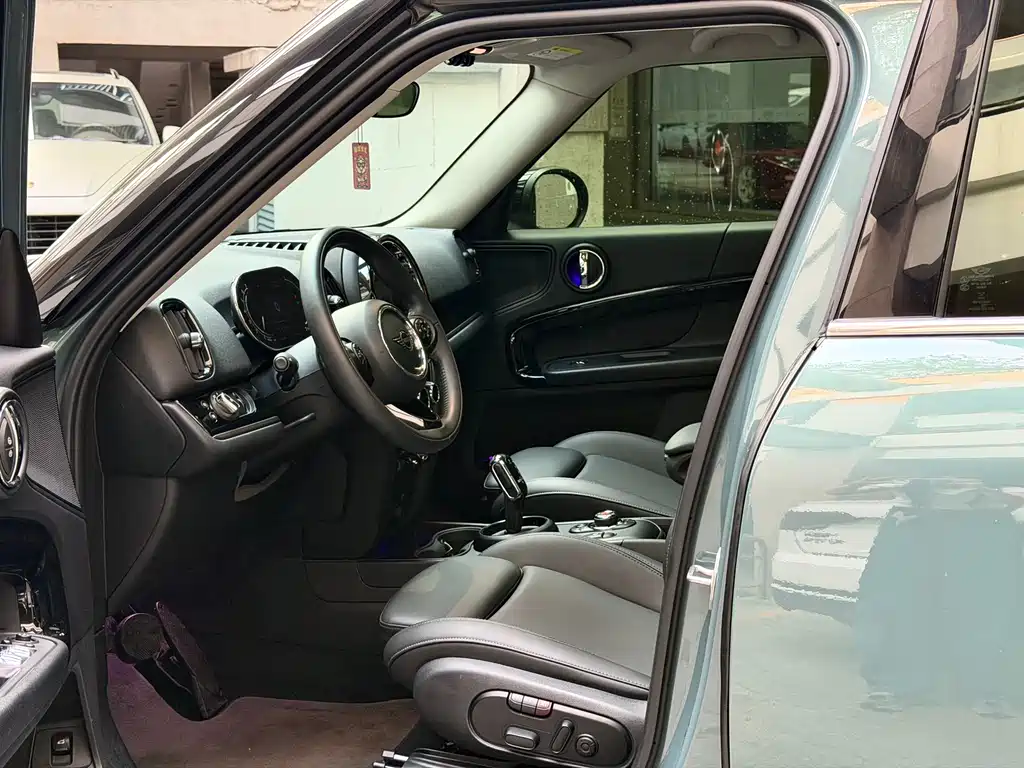 MINI COUNTRYMAN 1.5 T COOPER ALL4 Connoisseur