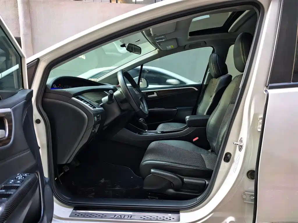 Jade 1.8 L Auto Comfort 5-seat