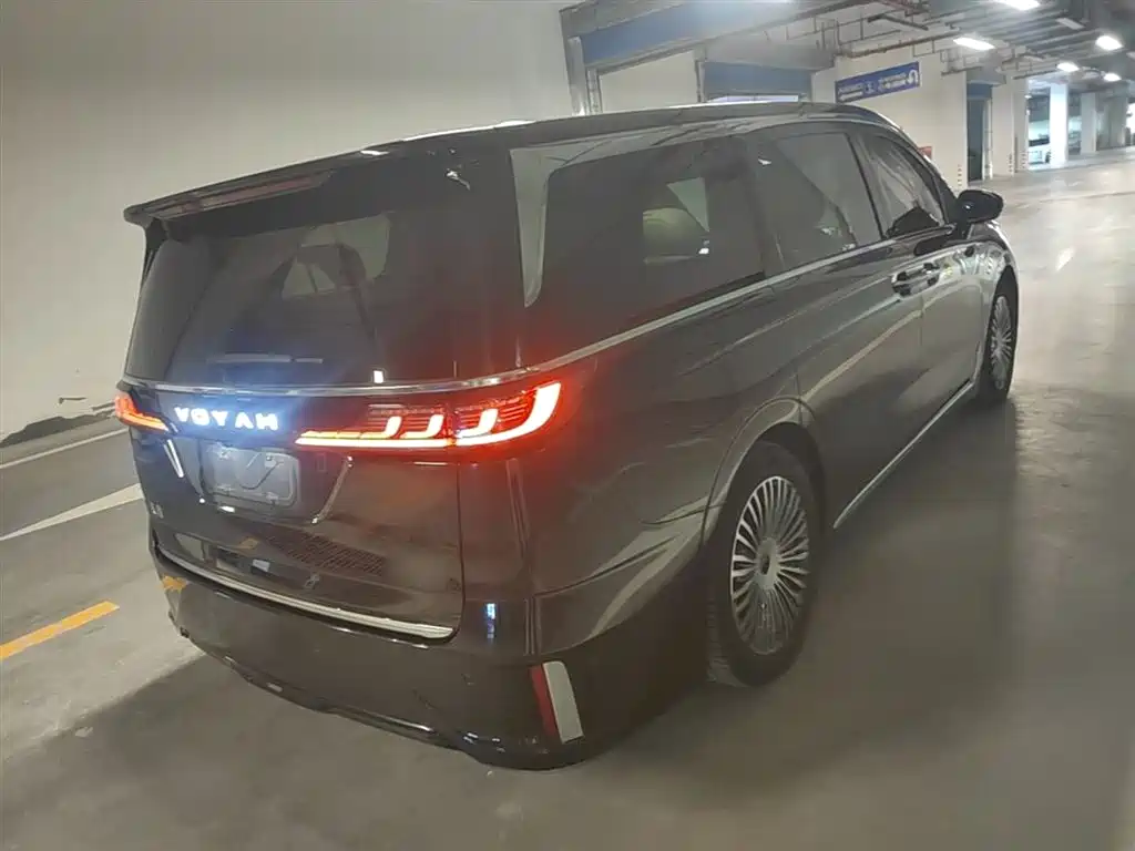 Voyah Dreamer PHEV 4 WD Flagship Kunpeng