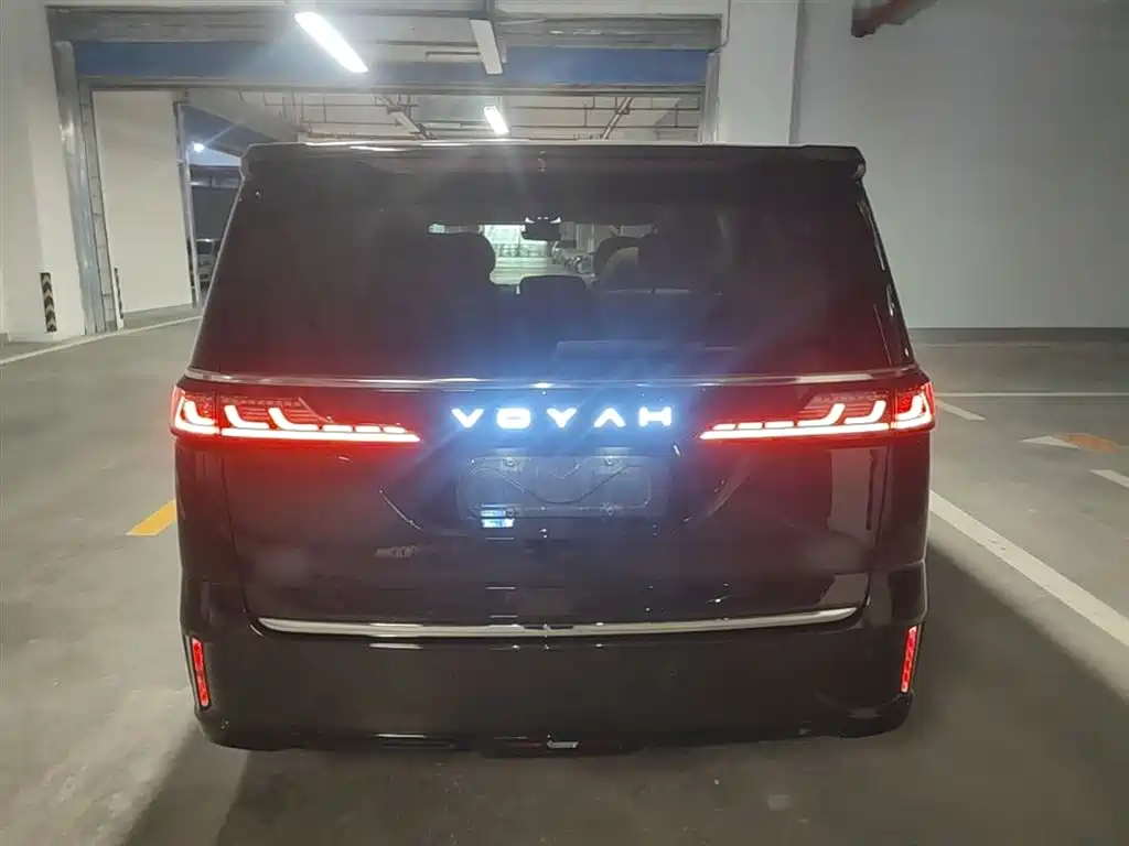 Voyah Dreamer PHEV 4 WD Flagship Kunpeng
