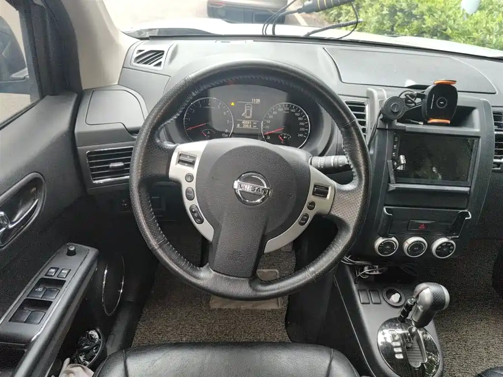 Dongfeng Fengdu MX6 2.0 L CVT 2 WD Outstanding