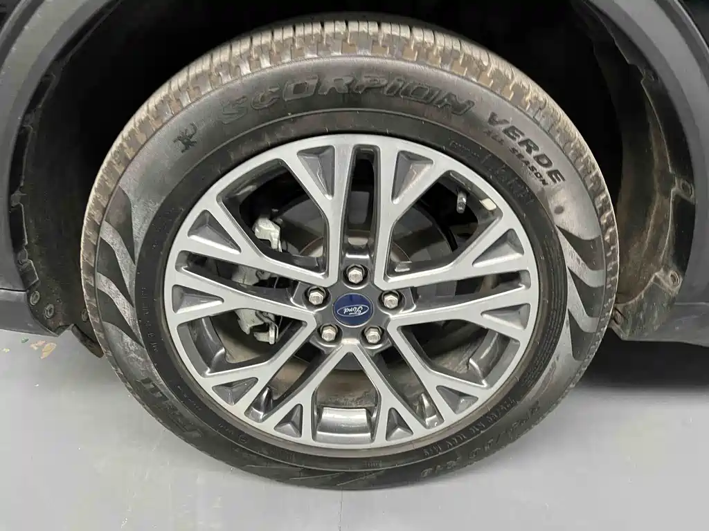 Escape EcoBoost 245 2 WD Shine Enjoyment