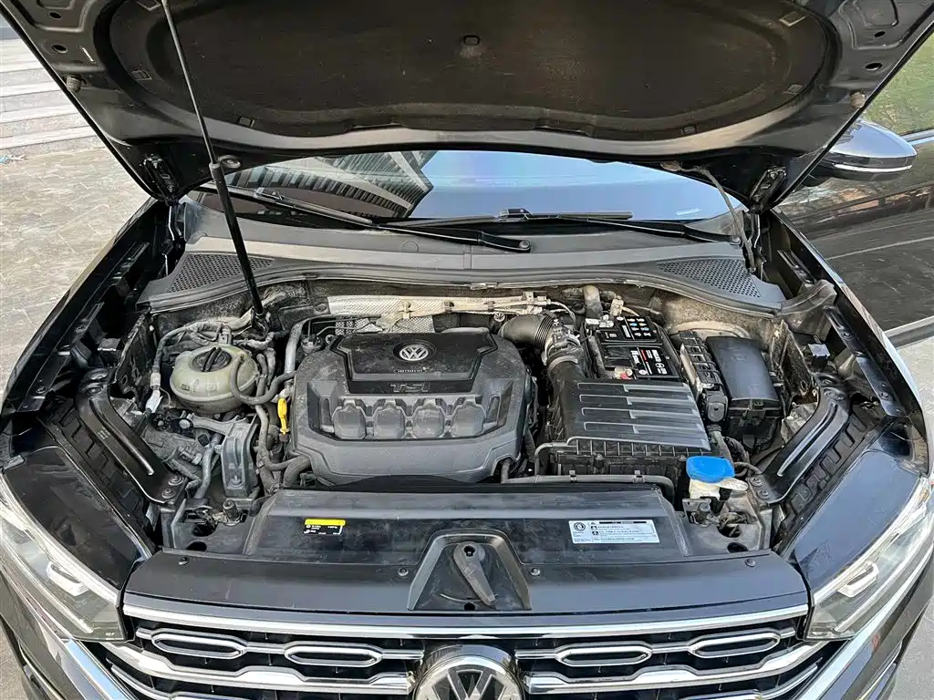 Tayron 330 TSI 2 WD Luxury CN-V