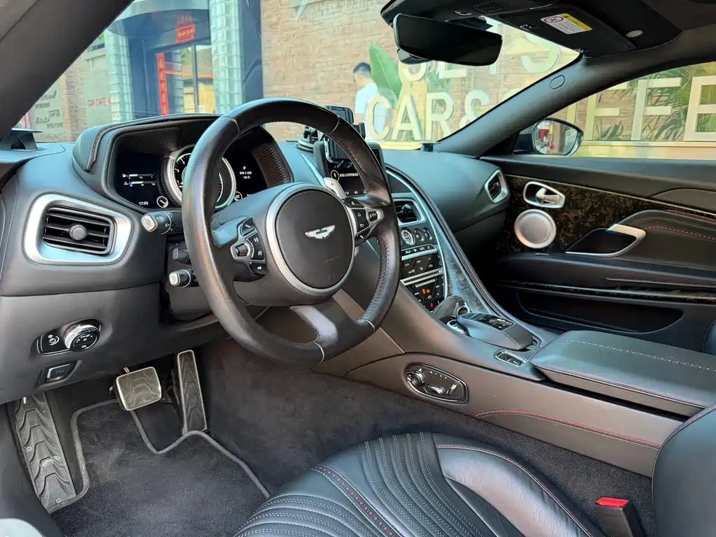 Aston Martin DB11 4.0 T V8 Coupe
