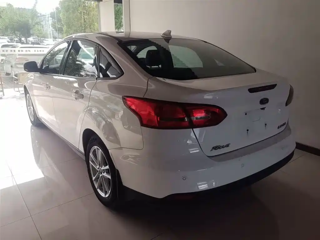 Focus Sedan Classic 1.6 L Auto Style Smart Travel