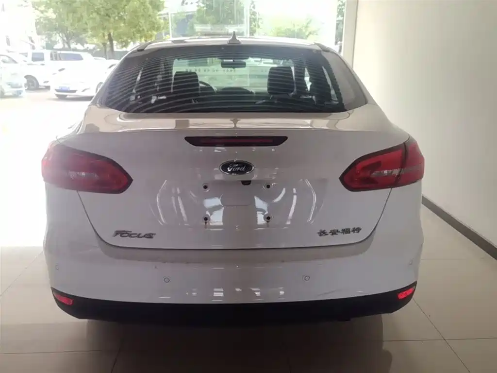 Focus Sedan Classic 1.6 L Auto Style Smart Travel