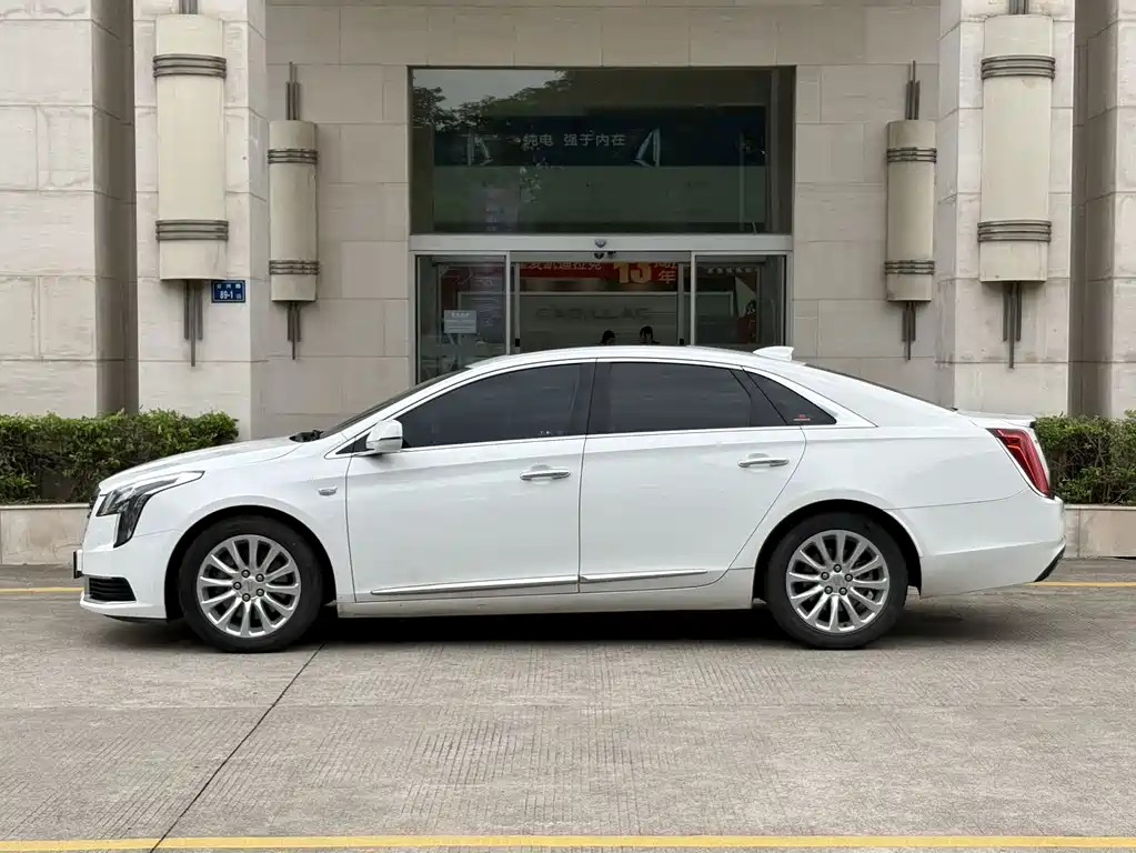 Cadillac XTS 28 T Tech