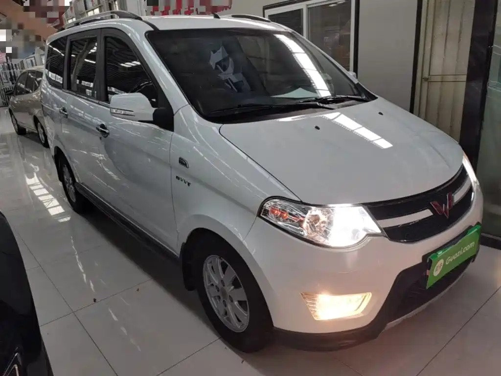 Wuling Hongguang 1.5 L S Luxury