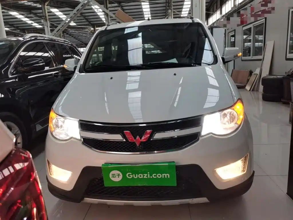Wuling Hongguang 1.5 L S Luxury