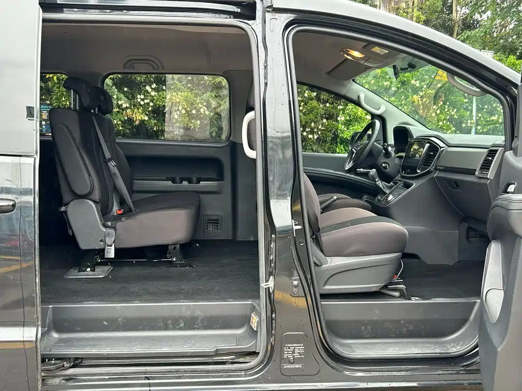 Refine M4 Business Travel Series 2.0 L Manual Comfort CN-V