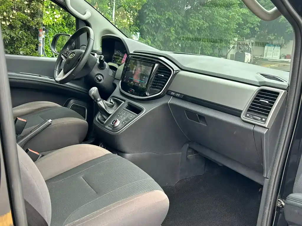 Refine M4 Business Travel Series 2.0 L Manual Comfort CN-V