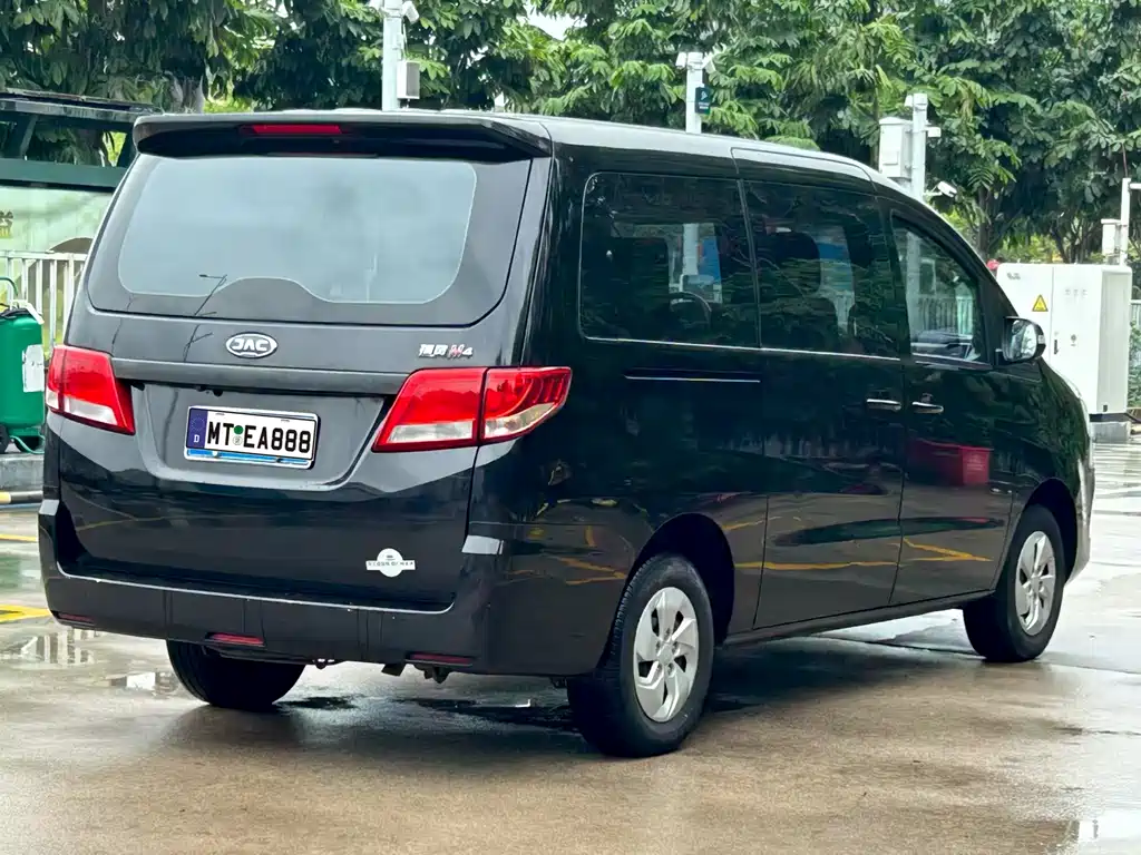 Refine M4 Business Travel Series 2.0 L Manual Comfort CN-V