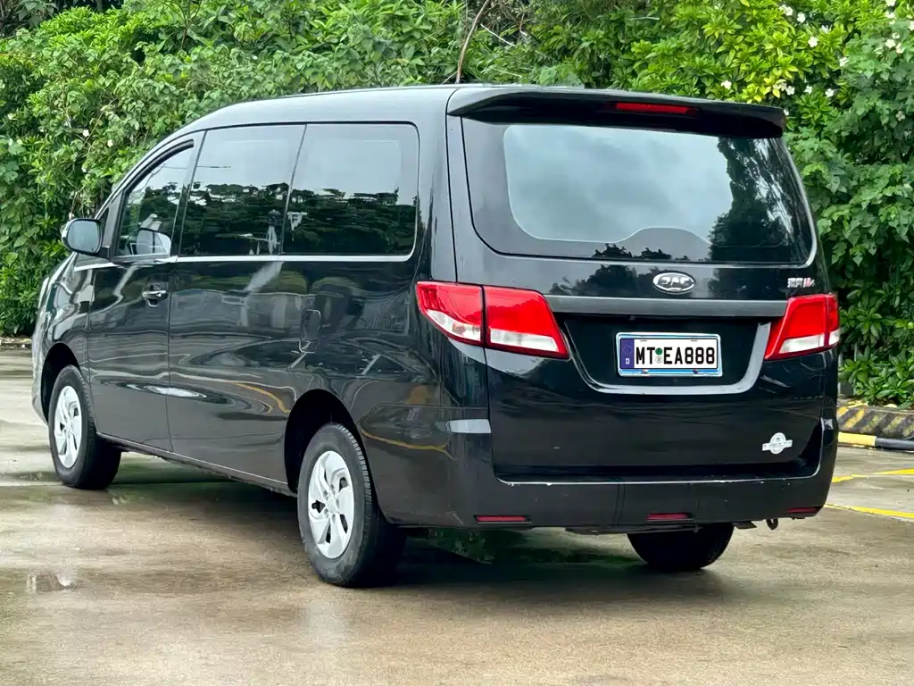 Refine M4 Business Travel Series 2.0 L Manual Comfort CN-V