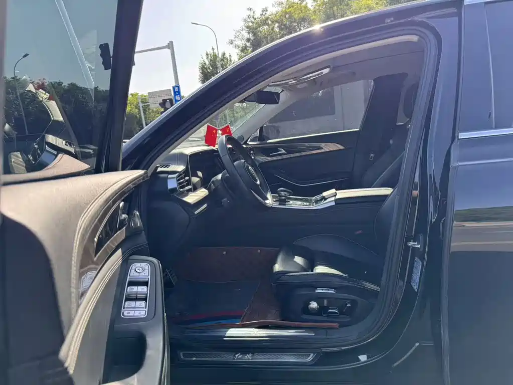Hongqi H9 2.0 T Connected Flagship Enjoyment