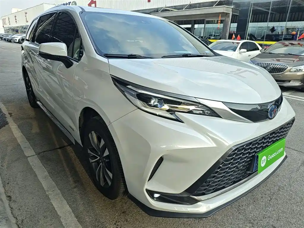 Granvia 2.5 L Hybrid Luxury